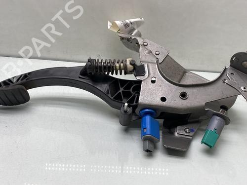 Used Clutch pedal RENAULT MEGANE III Hatchback (BZ0/1_, B3_) 1.5 dCi (BZ09, BZ0D, BZ1W, BZ29, BZ14) (110 hp) 30791431