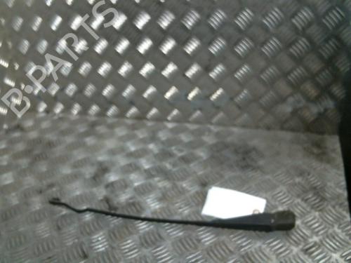Used Front windshield wiper arm AUDI 100 C2 Avant (435, 436) 2.1 (115 hp) 22916230