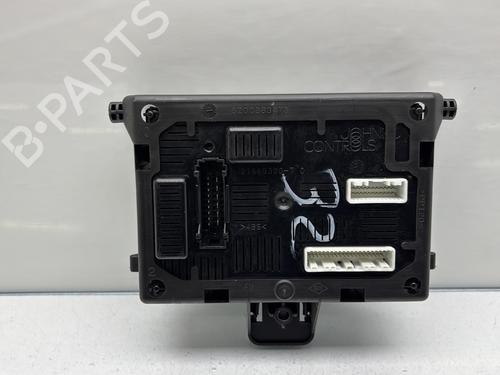 Used Fuse box RENAULT CLIO III (BR0/1, CR0/1) 1.4 16V (98 hp) 30297200
