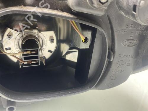 Right headlight CHRYSLER VOYAGER IV (RG, RS) 2.8 CRD | BP19998179C29 