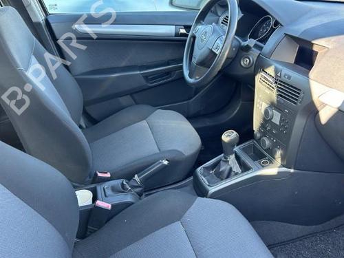 Rear parcel shelf OPEL ASTRA H Estate (A04) 1.6 (L35) | BP20183257C85 