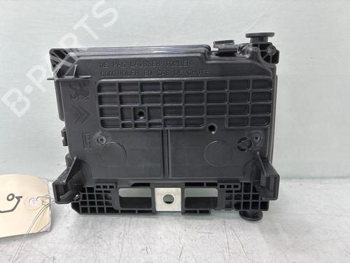 Used Fuse box Fuse box 36682542 36682542