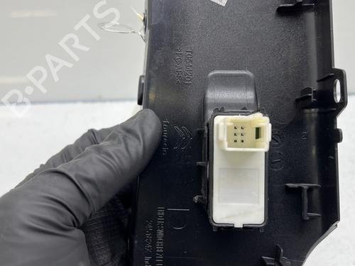 Used Right front window switch Right front window switch CITROËN C5 AIRCROSS (A_) 1.5 BlueHDi 130 (ACYHZJ, ACYHZR) (131 hp) 20703053 20703053