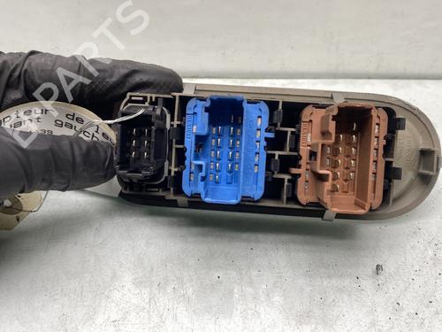 Interrupteur de vitre avant gauche RENAULT CLIO III (BR0/1, CR0/1) 1.5 dCi (BR17, CR17) | BP29707631I27 