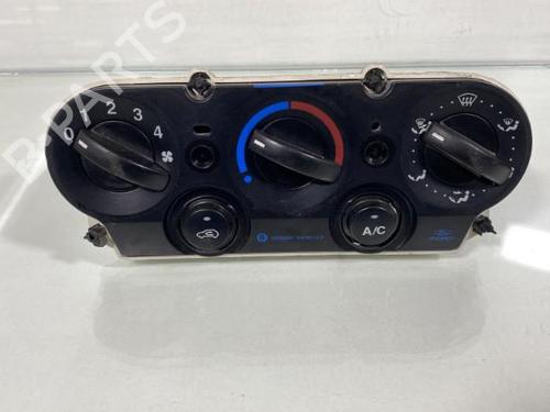 Used Climate control FORD FIESTA V (JH_, JD_) 1.4 TDCi (68 hp) 19985554