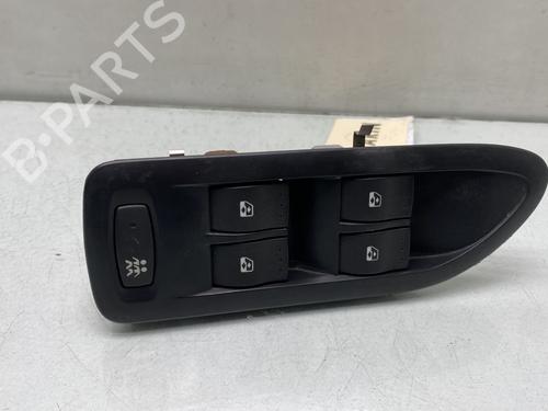 Used Left front window switch RENAULT LAGUNA II (BG0/1_) 1.8 16V (BG04, BG0B, BG0C, BG0V) (117 hp) 31804687