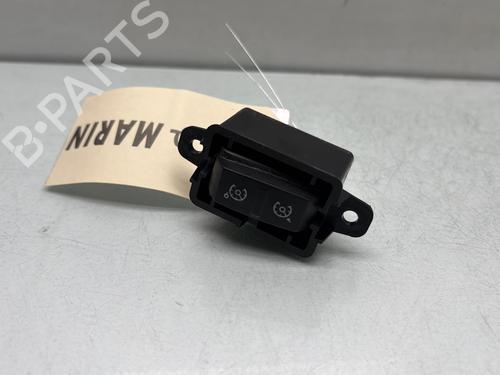 switch-renault-megane-iv-hatchback-b9amn_-2015-31331999 main image