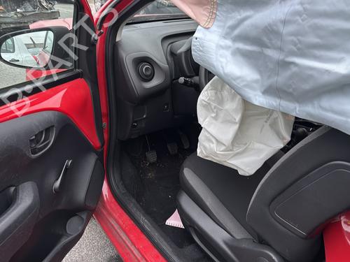 Interior roof light PEUGEOT 108 1.0 VTi 72 | BP28522490I8 - Image 14