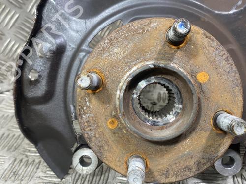 Used Right front steering knuckle Right front steering knuckle TOYOTA YARIS (_P13_) 1.5 Hybrid (NHP130_, NHP130) (101 hp) 27633314 27633314