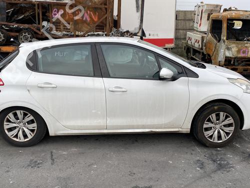 Left headlight PEUGEOT 208 I (CA_, CC_) 1.2 VTI 82 | BP28672599C28 