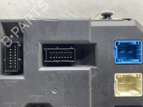 Used Fuse box Fuse box 19960727 19960727