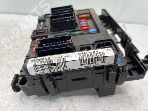 Used Fuse box Fuse box 37525332 37525332