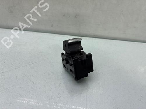 Højre bagtil elrude kontakt Højre bagtil elrude kontakt FORD FOCUS IV (HN) 1.0 EcoBoost mHEV Flex (125 hp) 39653377 39653377