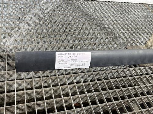 Door moulding trim PEUGEOT 307 (3A/C) 1.4 HDi | BP28282384C150 