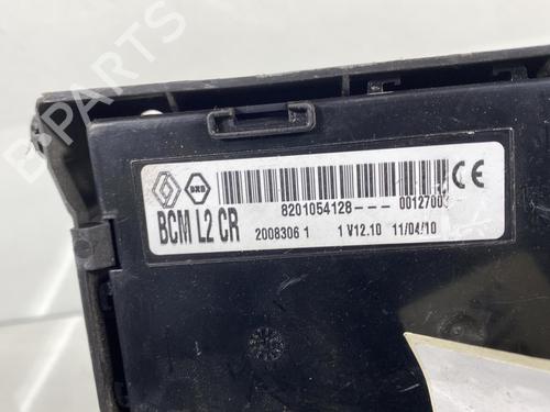 Used Fuse box Fuse box RENAULT CLIO III Hatchback Van (SB_, SR_) [2005-2026] 19948532 19948532