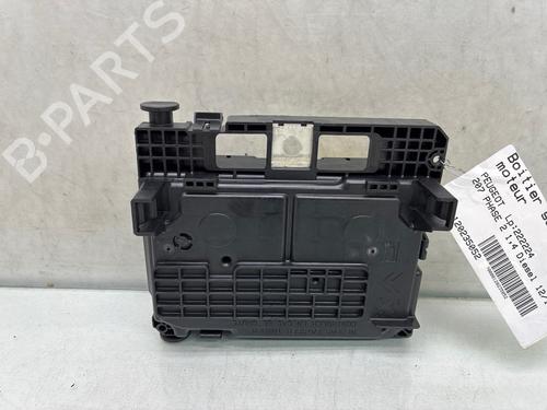 Used Fuse box Fuse box 37249522 37249522