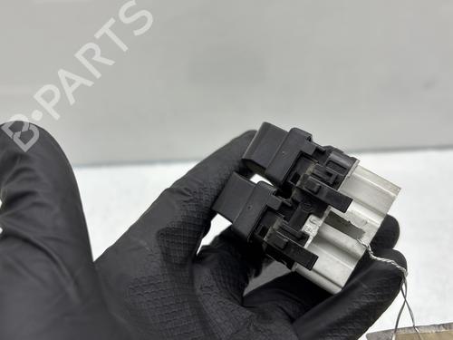 Used Left front window switch Left front window switch RENAULT CLIO III (BR0/1, CR0/1) 1.5 dCi (BR17, CR17) (86 hp) 29039378 29039378