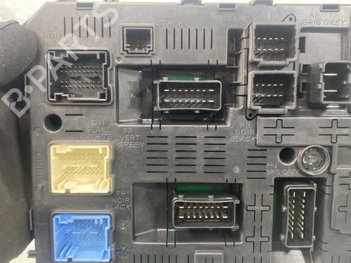 Used Fuse box Fuse box PEUGEOT 5008 (0U_, 0E_) 1.6 HDi (114 hp) 32725145 32725145