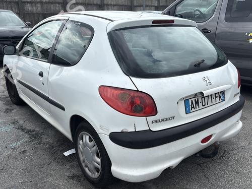 Left headlight PEUGEOT 206 Hatchback (2A/C) 1.4 HDi eco 70 | BP31175977C28 