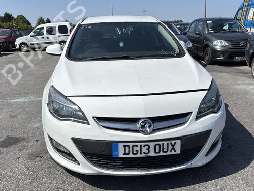 Left front fog light OPEL ASTRA J Sports Tourer (P10) 2.0 CDTI (35) | BP28100363C30 