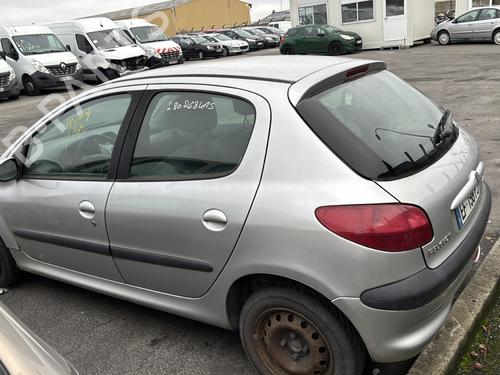 Left headlight PEUGEOT 206 Hatchback (2A/C) 2.0 HDI 90 | BP32263928C28 