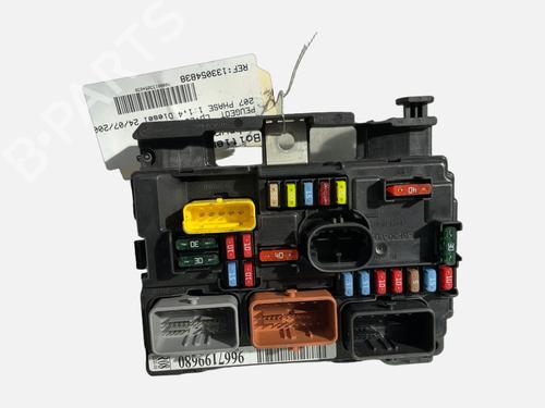 Used Fuse box Fuse box 39573243 39573243