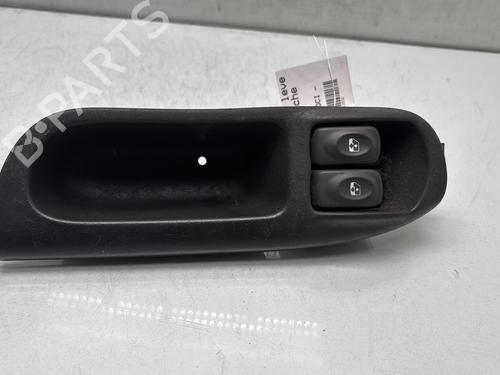 Raamschakelaar links voor RENAULT SCÉNIC I MPV (JA0/1_, FA0_) 1.9 dCi (JA05, JA1F) (102 hp) 28581633