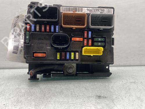 Used Fuse box CITROËN C3 Picasso (SH_) 1.6 HDI 90 (92 hp) 30082693