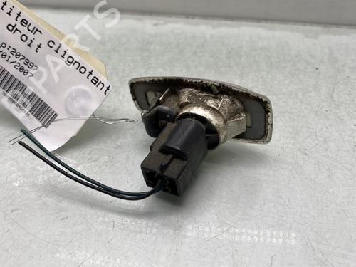 Used Right front indicator Right front indicator HYUNDAI TRAJET (FO) 2.0 CRDi (113 hp) 21004977 21004977