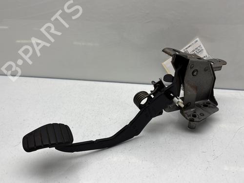 Used Clutch pedal RENAULT CLIO III (BR0/1, CR0/1) 1.5 dCi (C/BR0G, C/BR1G) (68 hp) 30297226