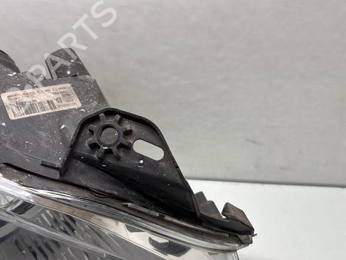 Right headlight PEUGEOT 5008 (0U_, 0E_) 1.6 HDi | BP26952628C29