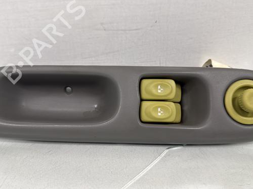 Used Left front window switch RENAULT TWINGO I (C06_) 1.2 (C066, C068) (58 hp) 32853968