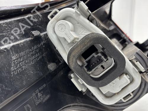 Used Right taillight Right taillight 32854105 32854105