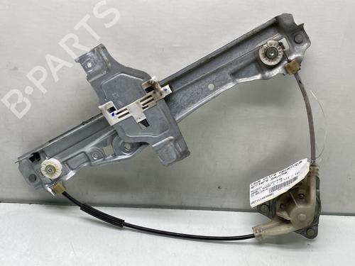 Rudehejsemekanisme venstre bagtil PEUGEOT 2008 I (CU_) 1.2 VTi (82 hp) 30887779