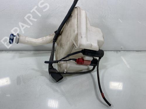 Used Windscreen washer tank TOYOTA YARIS (_P9_) 1.4 D-4D (NLP90_, NLP90R) (90 hp) 28097222