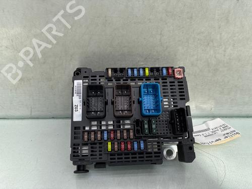 Used Fuse box Fuse box 37249695 37249695
