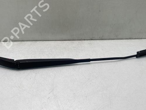 Used Front windshield wiper arm RENAULT CLIO III (BR0/1, CR0/1) 1.2 16V (BR02, BR0J, BR11, CR02, CR0J, CR11) (75 hp) 30082709