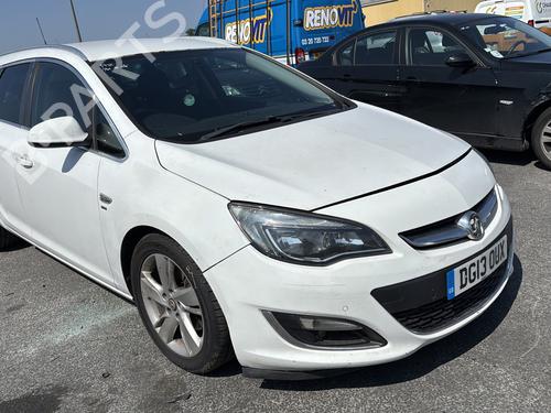 Left front fog light OPEL ASTRA J Sports Tourer (P10) 2.0 CDTI (35) | BP28100363C30 