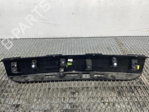 Pynteliste til bagklap PEUGEOT 2008 II (UD_, US_, UY_, UJ_, UR_, UC_) 1.2 PureTech 130 (USHNS, URHNS) (130 hp) 21045047