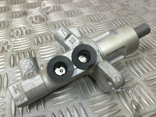 Used Brake master cylinder BMW 1 (E81) 118 d (143 hp) 19987118