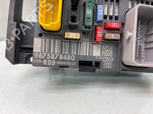 Used Fuse box Fuse box 39641420 39641420