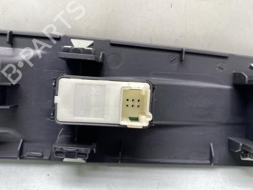 Used Right front window switch Right front window switch PEUGEOT 5008 II (MC_, MJ_, MR_, M4_) 1.2 THP (MRHNYH, MRHNYW, MRHNSJ, MRHNSU, MRHNSM) (131 hp) 31134854 31134854