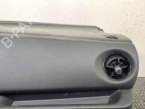 Used Dashboard Dashboard TOYOTA YARIS (_P13_) 1.5 Hybrid (NHP130_, NHP130) (101 hp) 28475686 28475686