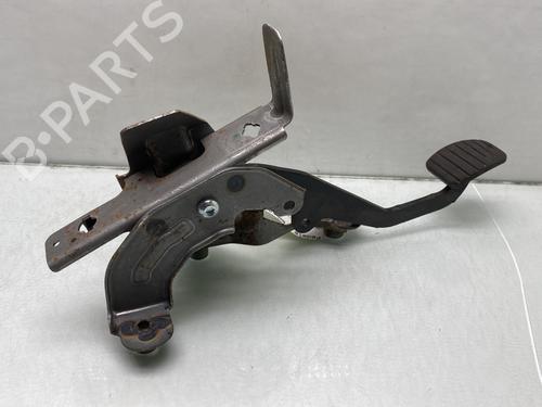 clutch-pedal-renault-captur-i-j5_-h5_-2013-24428402 main image