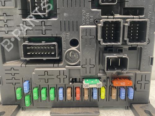 Used Fuse box Fuse box PEUGEOT 3008 I MPV (0U_) 1.6 HDi (109 hp) 34332935 34332935
