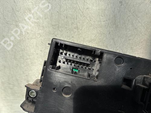Used Fuse box Fuse box 37225682 37225682