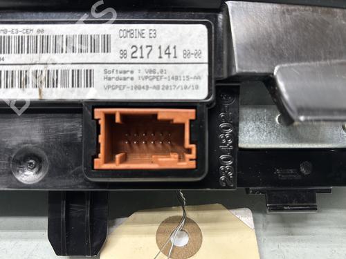 instrument-cluster-citroen-c4-cactus-2014-32185383 main image