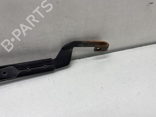 front-windshield-wiper-arm-toyota-auris-_e15_-2006-2007-2008-2009-2010-2011-2012-2013-31858110 main image