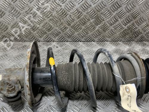 Used Right front shock absorber Right front shock absorber TOYOTA YARIS (_P13_) 1.0 (KSP130_, KSP130) (69 hp) 31048968 31048968