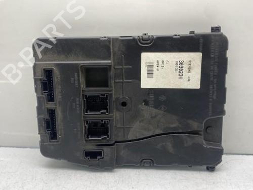 Used Fuse box Fuse box 19988218 19988218